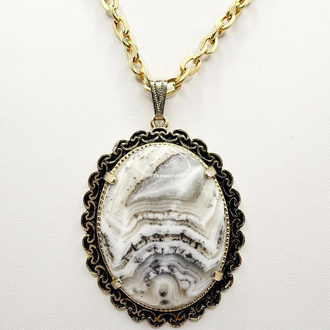 Vintage Necklace Agate Stone Pendant 24”