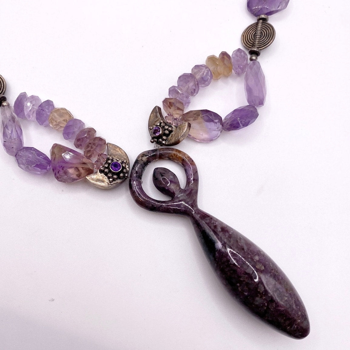 Amethyst Crystals Vintage Necklace with Agate Stone Carved Pendant 18”
