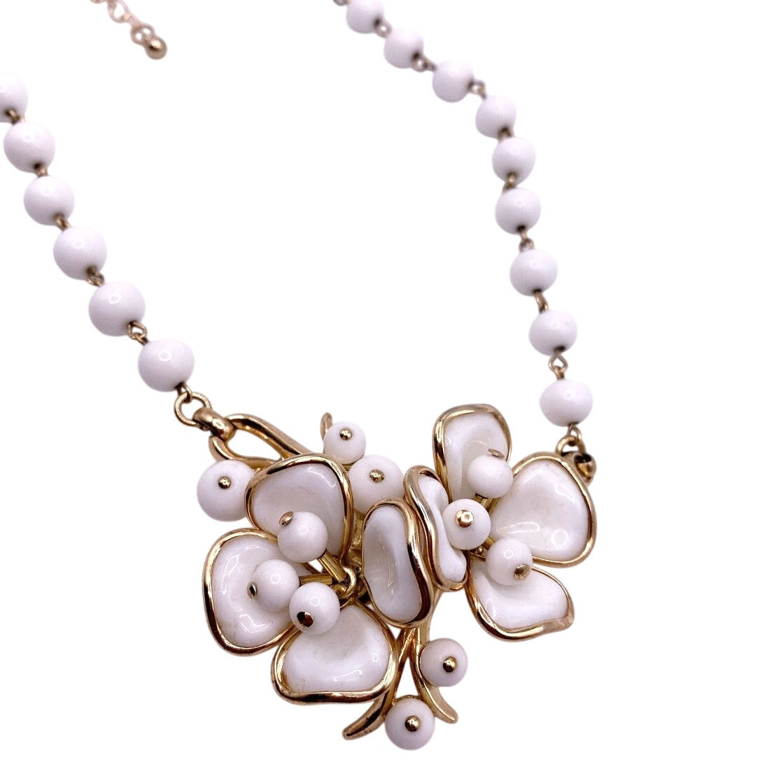 Trifari by Alfred Philippe Milk Glass White Necklace 16"
