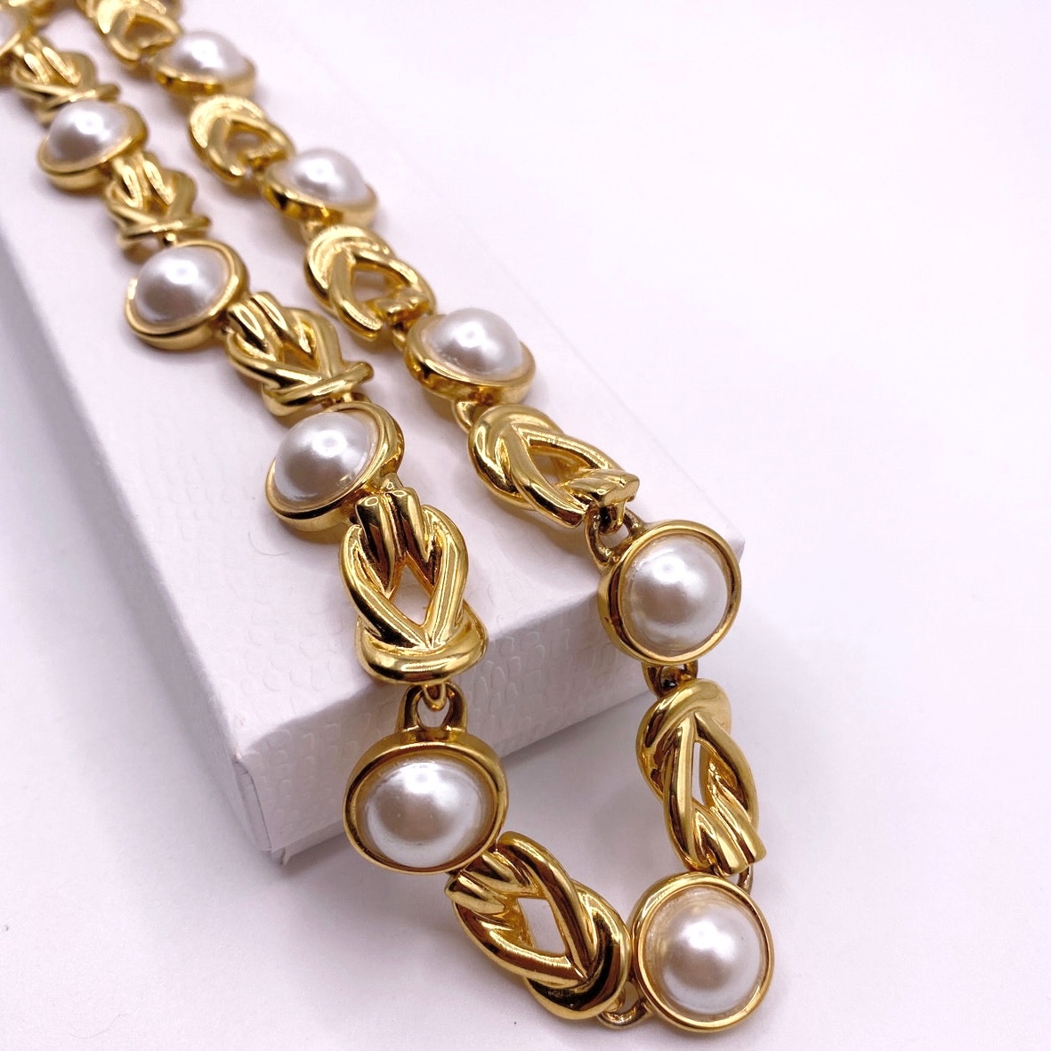 Anne Klein Vintage Faux Pearl Cabochon Gold Tone Necklace 16"