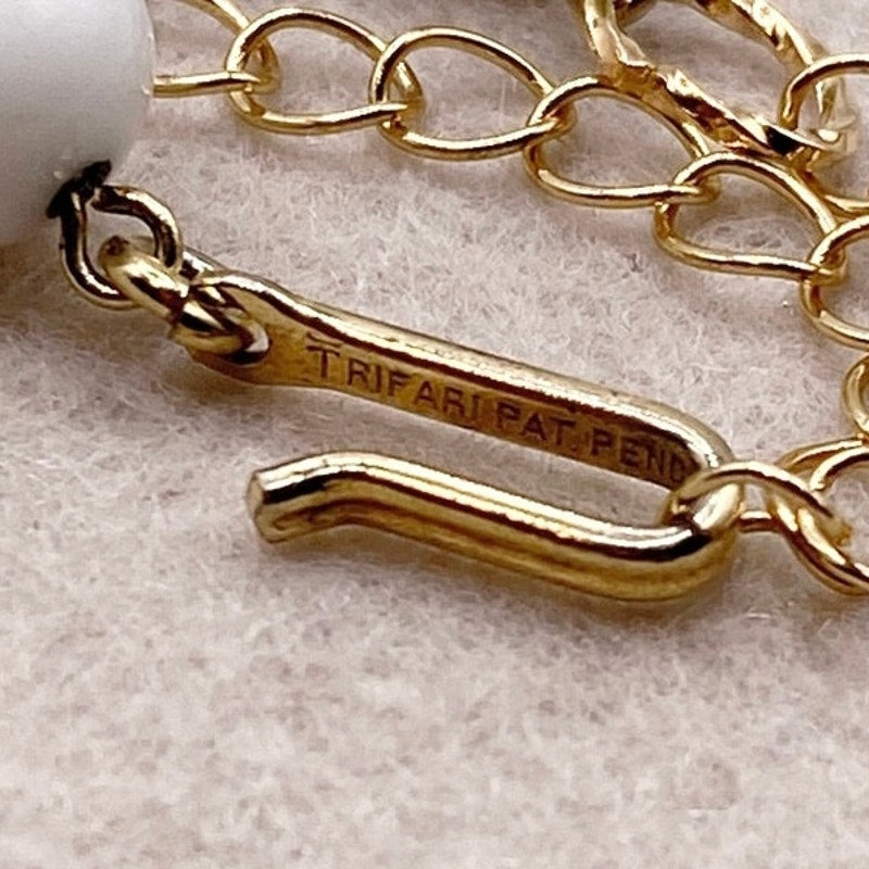 Trifari by Alfred Philippe Milk Glass White Necklace 16"