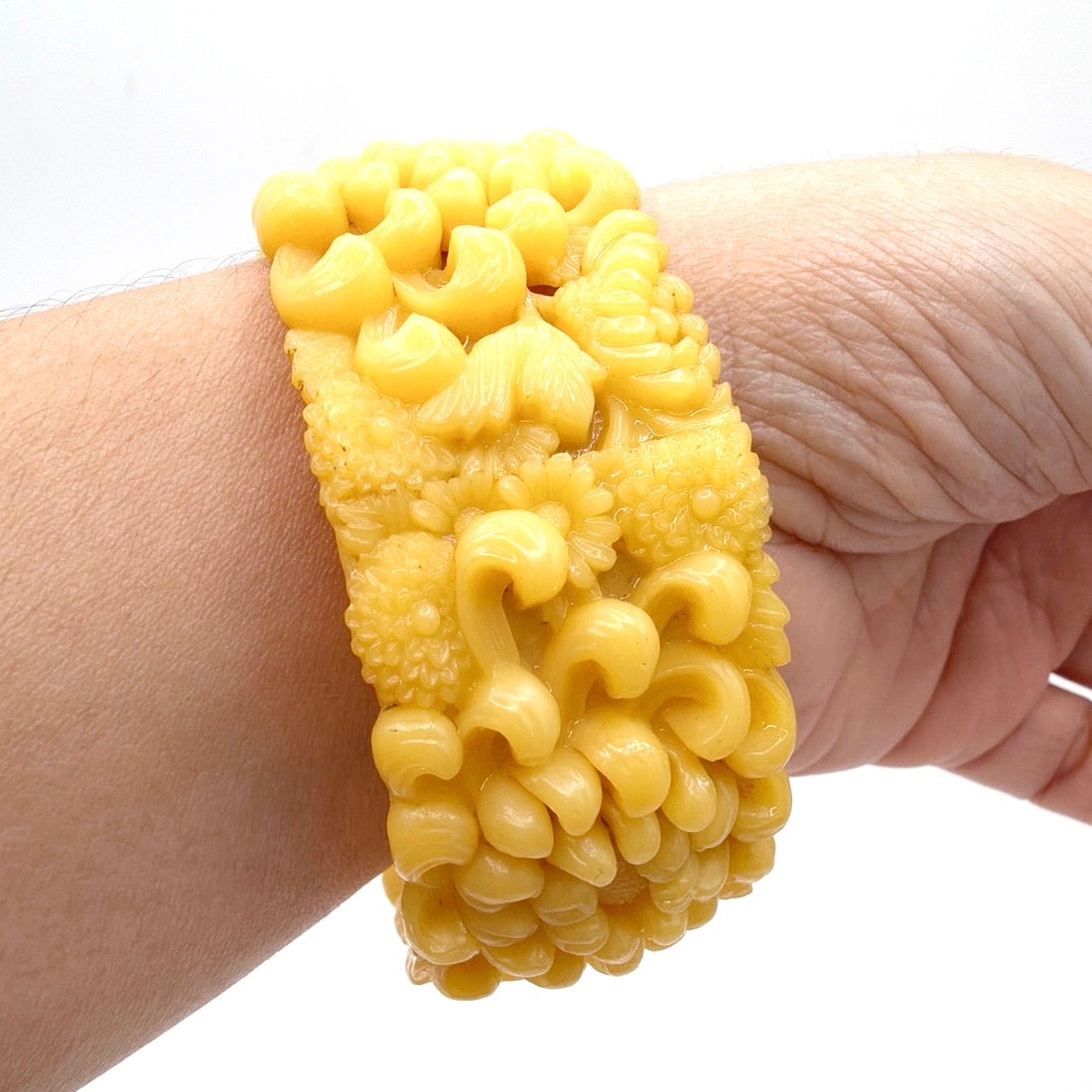 Antique Celuloide Early Plastic Carved Bangle Bracelet 7"