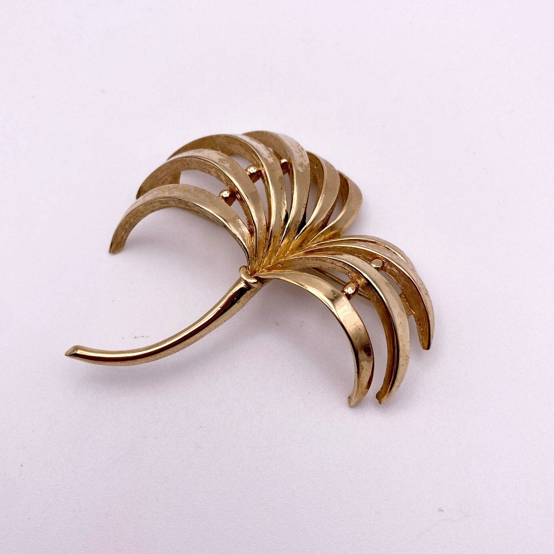 Trifari Palm Vintage Large Brooch Gold Tone 2” Long