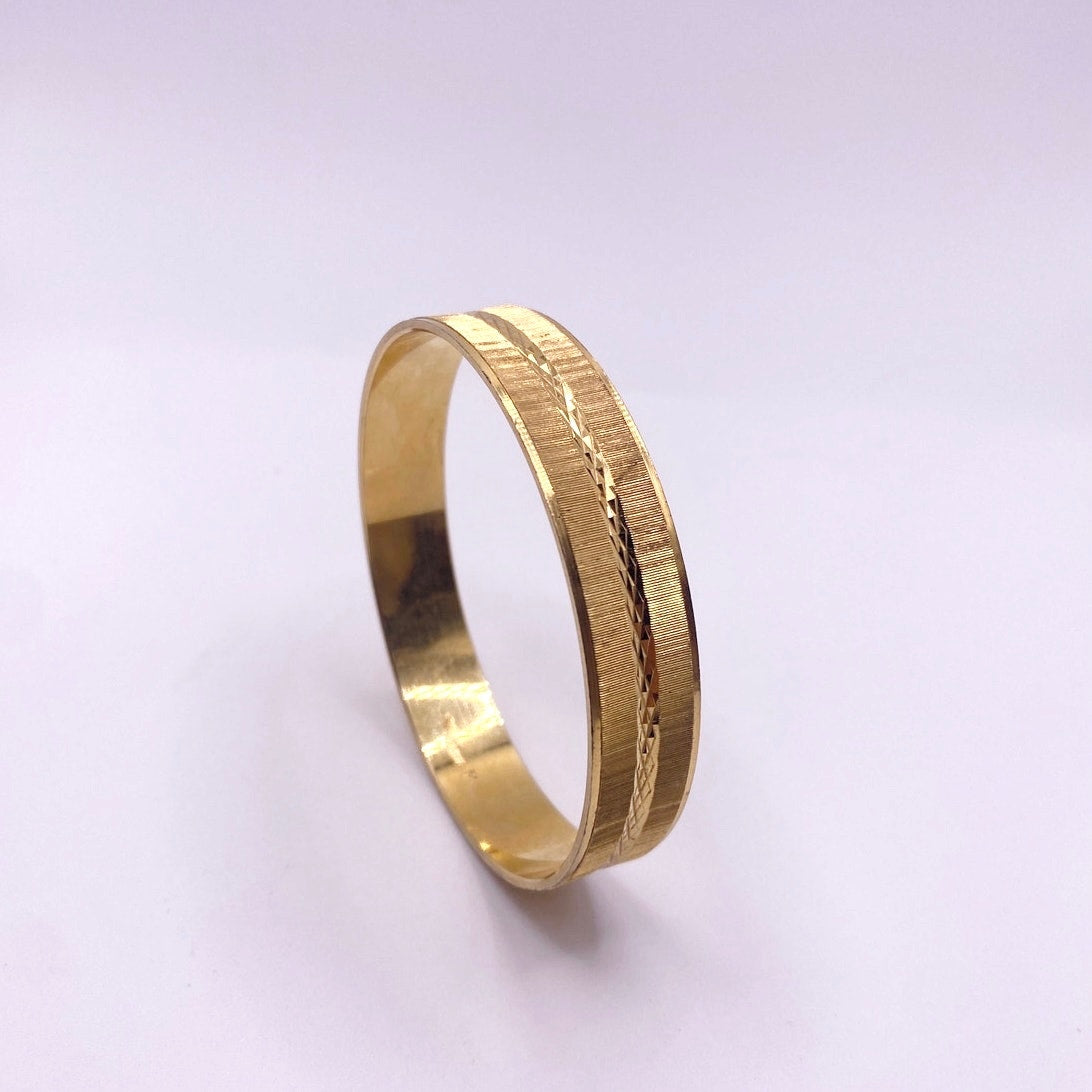 Vintage Trifari Diamond Cut Design Bangle Bracelet 7”