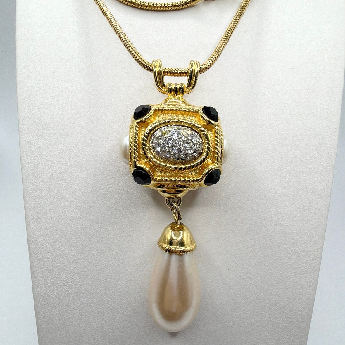 Vintage Unsigned Trifari Necklace Jewels of India Design 30” Long