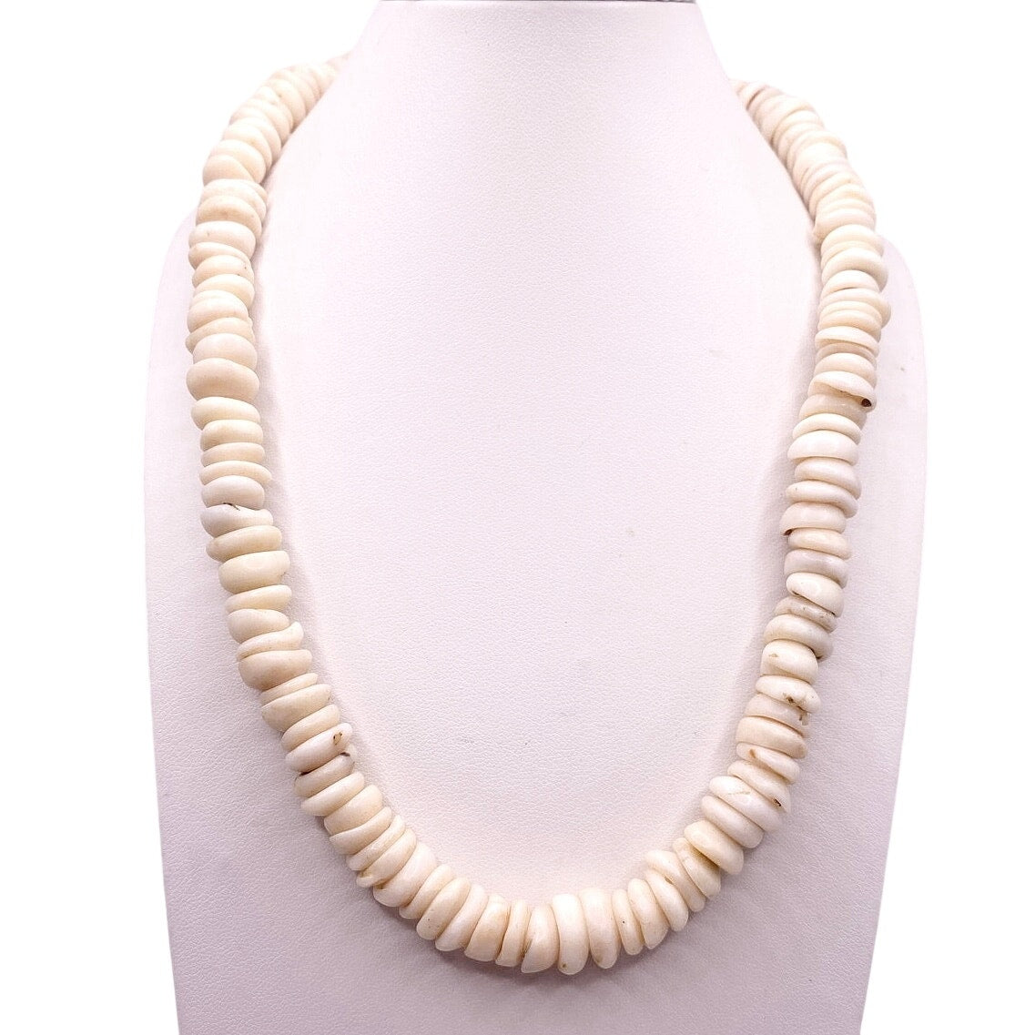 Vintage Puka Hawaiian Shell Necklace Choker 16” and 64.44 grams