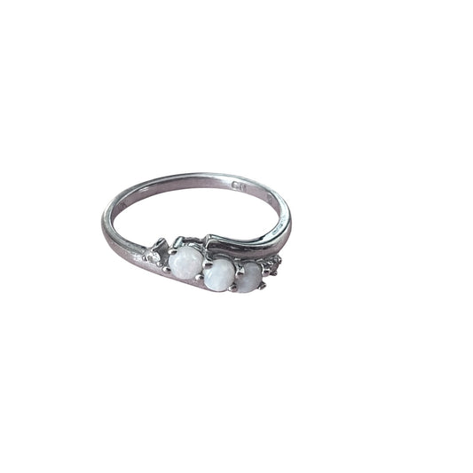 10k White Gold Ring White Opals and Diamonds size 5