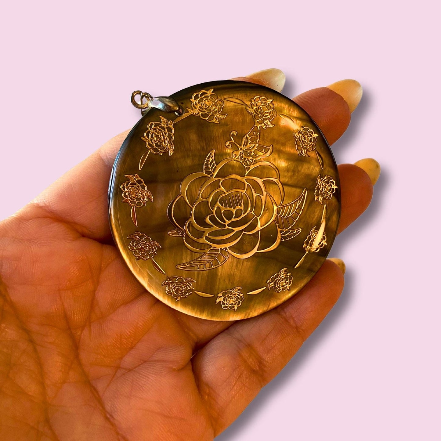 Vintage Pendant Shell and 18k GF