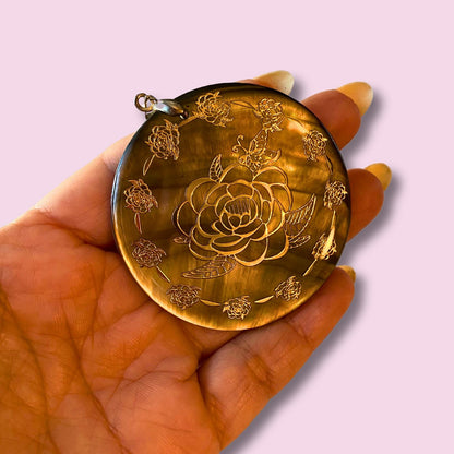 Vintage Pendant Shell and 18k GF