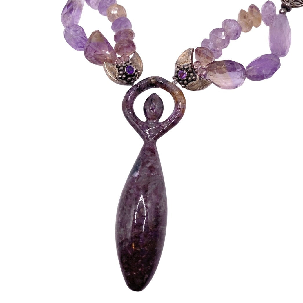 Amethyst Crystals Vintage Necklace with Agate Stone Carved Pendant 18”