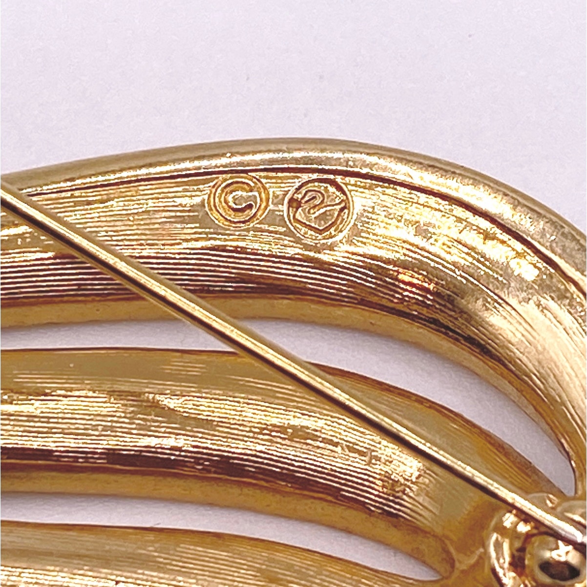 Swarovski Signed Crystals Vintage Brooch 2.5” Gold Tone