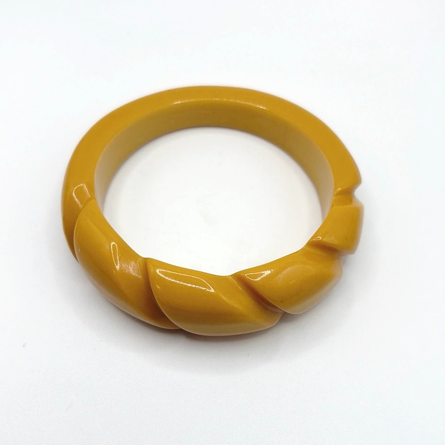 Vintage Mustard Bakelite Carved Bangle Bracelet 7"