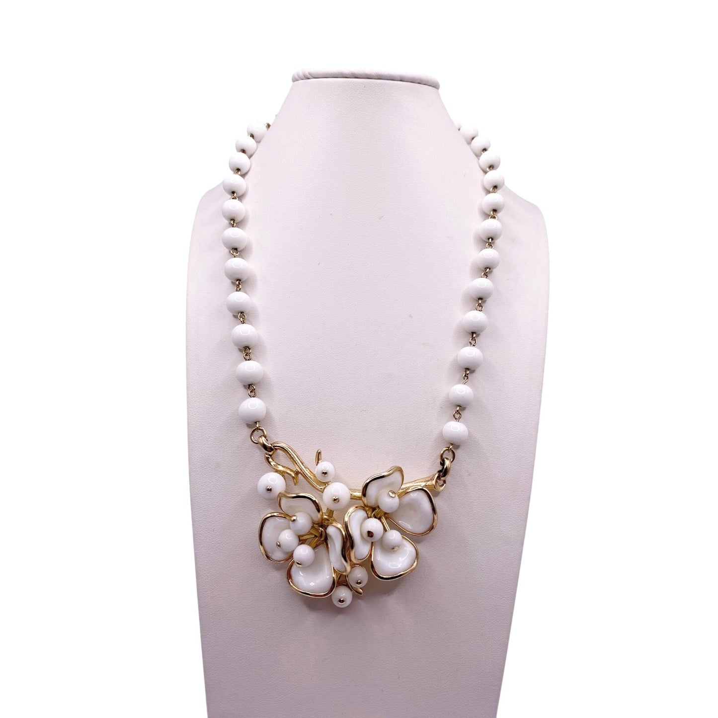 Trifari by Alfred Philippe Milk Glass White Necklace 16"