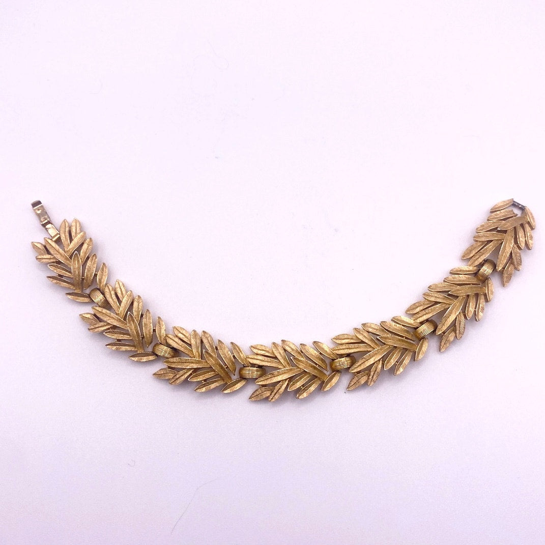 Trifari Gold Tone Leaves Necklace Set Bracelet And Clip On Earrings