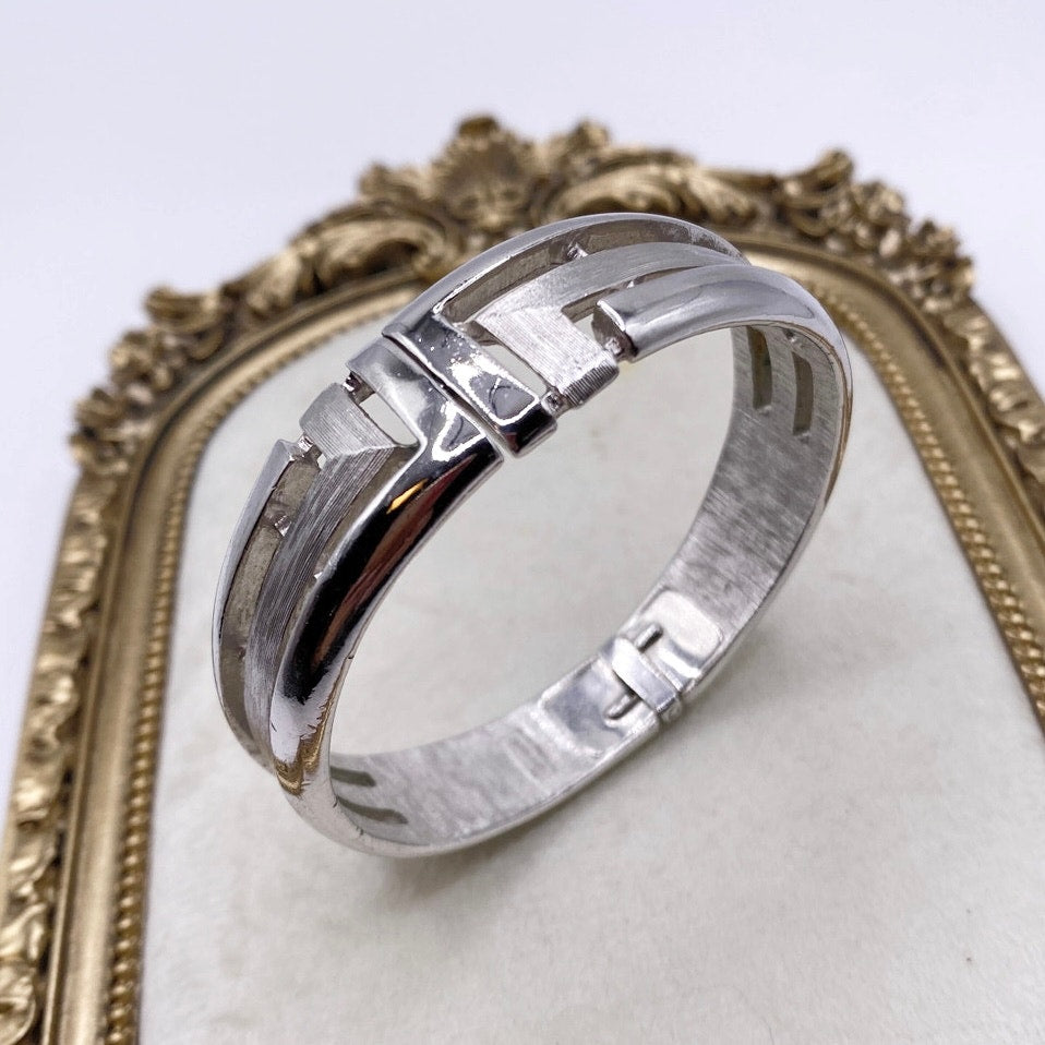 Trifari Signed Vintage Bracelet Silver Tone Size 5”