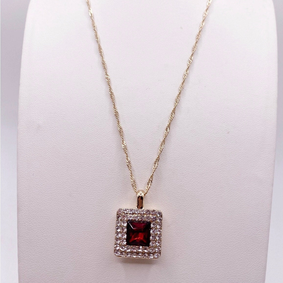 Vntg Monet Twisted Chain Necklace With Red and White Rhinestones 18” Adjustable