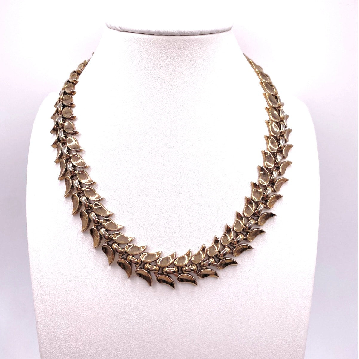 Trifari Vintage Gold Tone Collar Necklace 14”