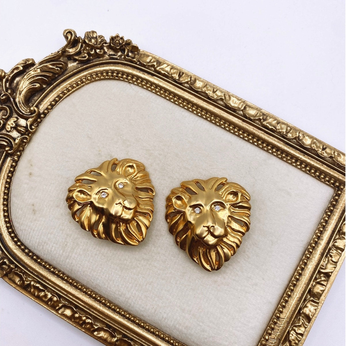 Vintage Clip On Earrings Lion Head Gold Tone Retro Design
