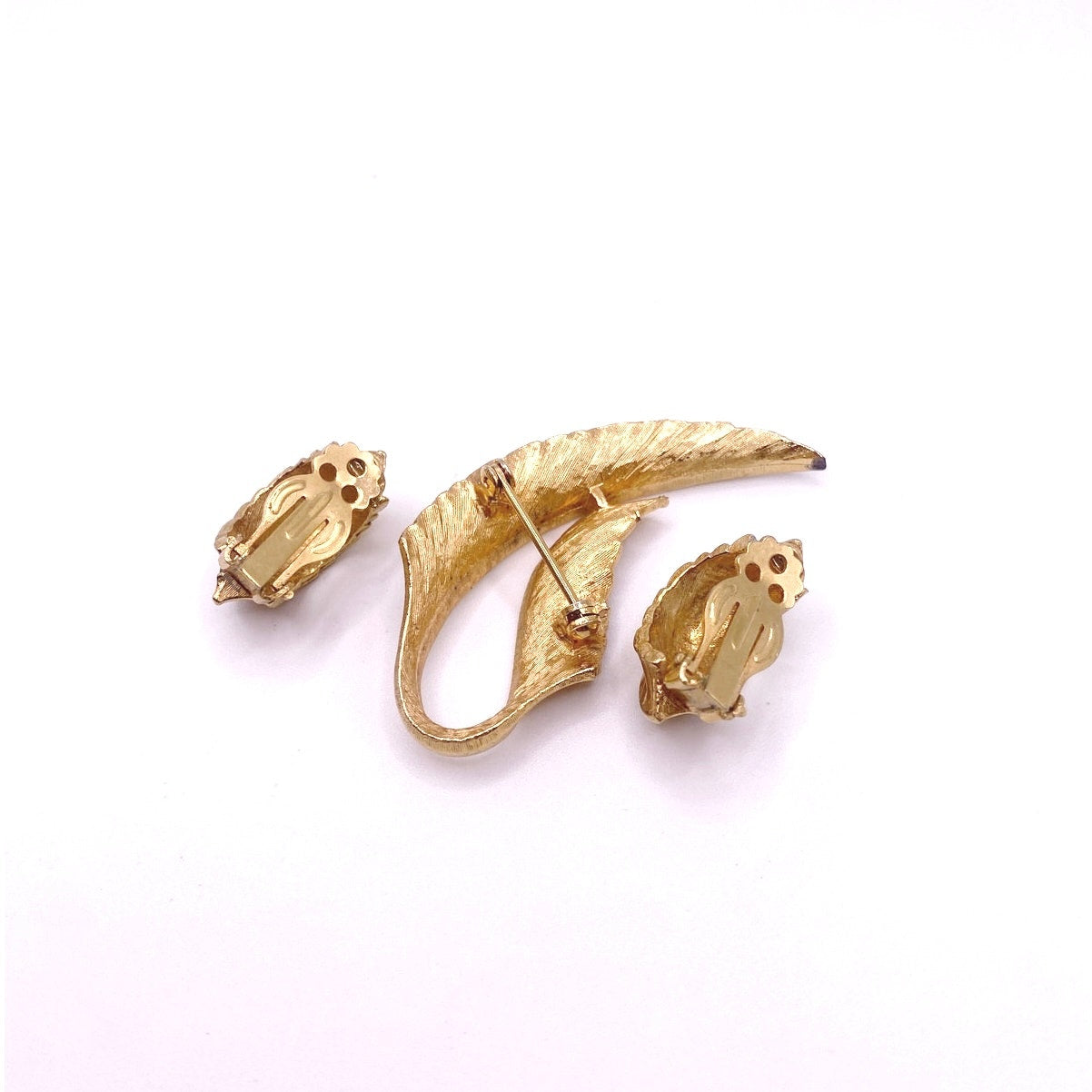 Vintage Midcentury Leaf Motif Clip On Earrings and Brooch Set