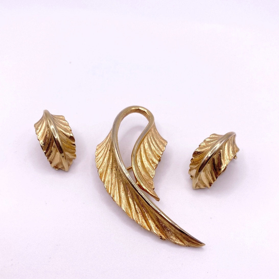 Vintage Midcentury Leaf Motif Clip On Earrings and Brooch Set