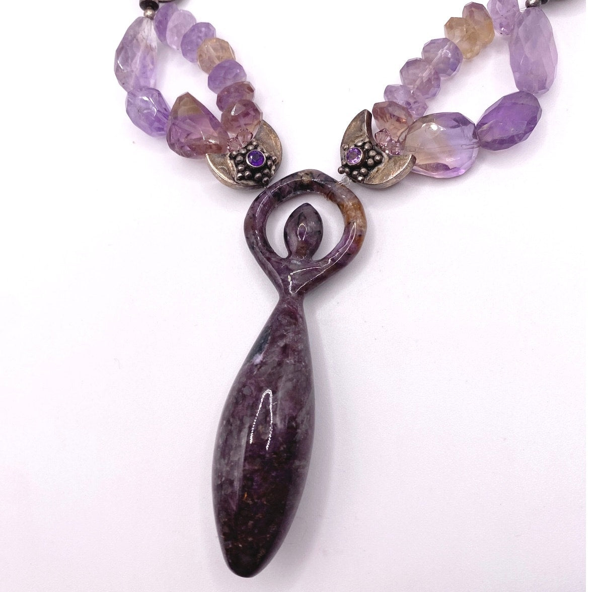 Amethyst Crystals Vintage Necklace with Agate Stone Carved Pendant 18”