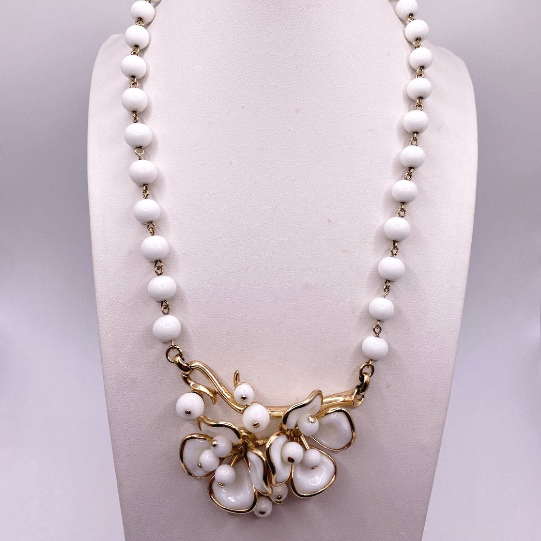 Trifari by Alfred Philippe Milk Glass White Necklace 16"