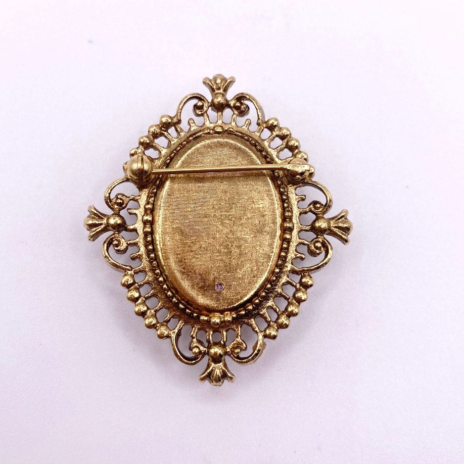 Avon Vntg Cameo Brooch in Solid Perfume Box