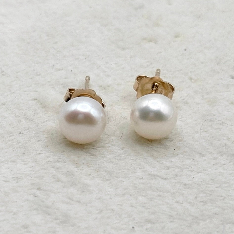 10k Gold and 4mm Freshwater Pearl Studs