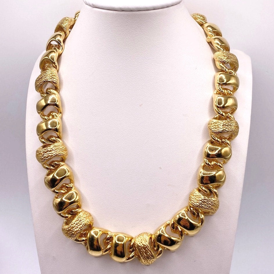 Monet Signed Vintage Chunky Links Short Necklace 16”