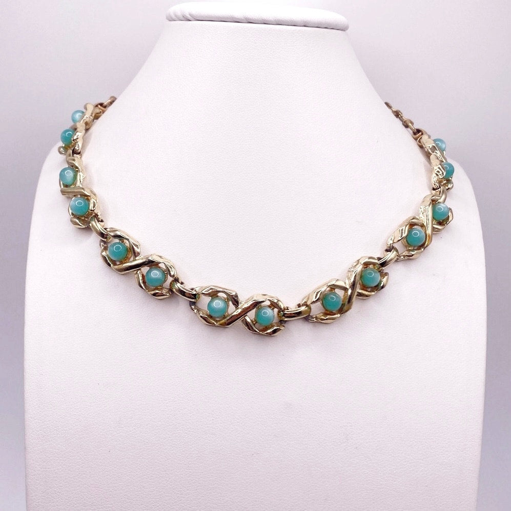 Vintage Mid Century Necklace Gold Tone Green Lucite Beads  16"
