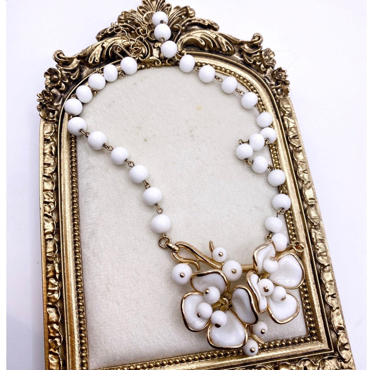 Trifari by Alfred Philippe Milk Glass White Necklace 16"