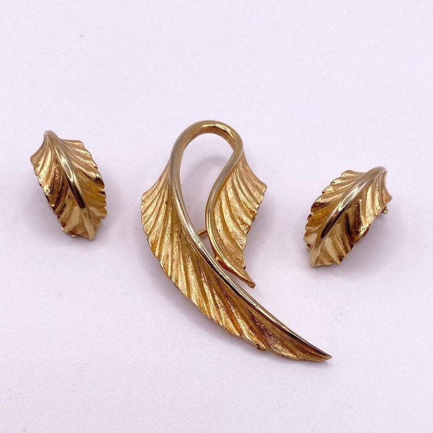 Vintage Midcentury Leaf Motif Clip On Earrings and Brooch Set