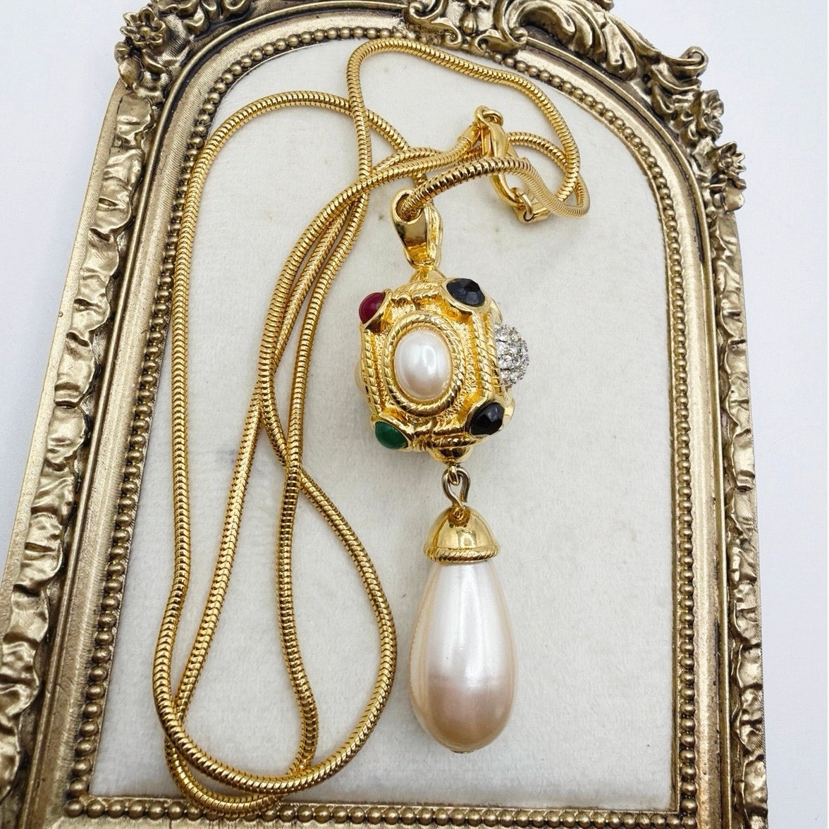 Vintage Unsigned Trifari Necklace Jewels of India Design 30” Long