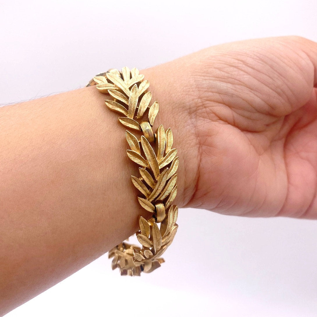 Trifari Gold Tone Leaves Necklace Set Bracelet And Clip On Earrings