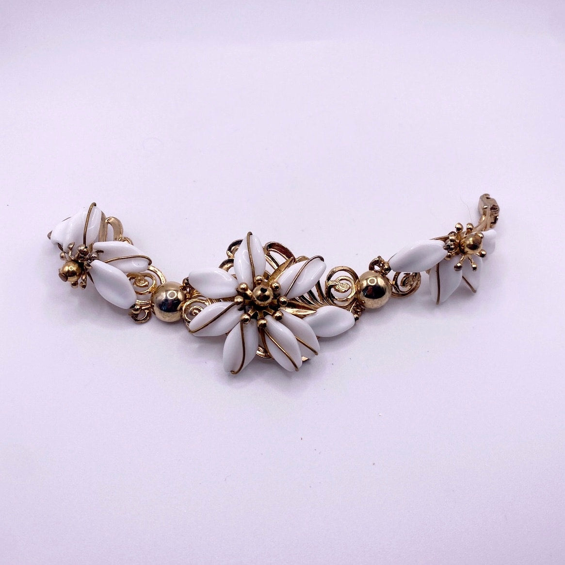 Napier White Resin Flower Bracelet 7” and Earrings Set