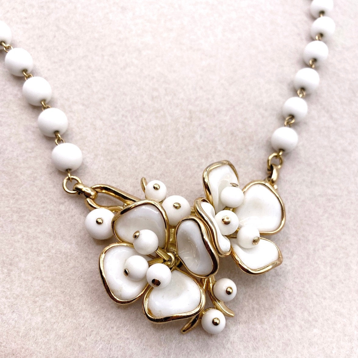 Trifari by Alfred Philippe Milk Glass White Necklace 16"
