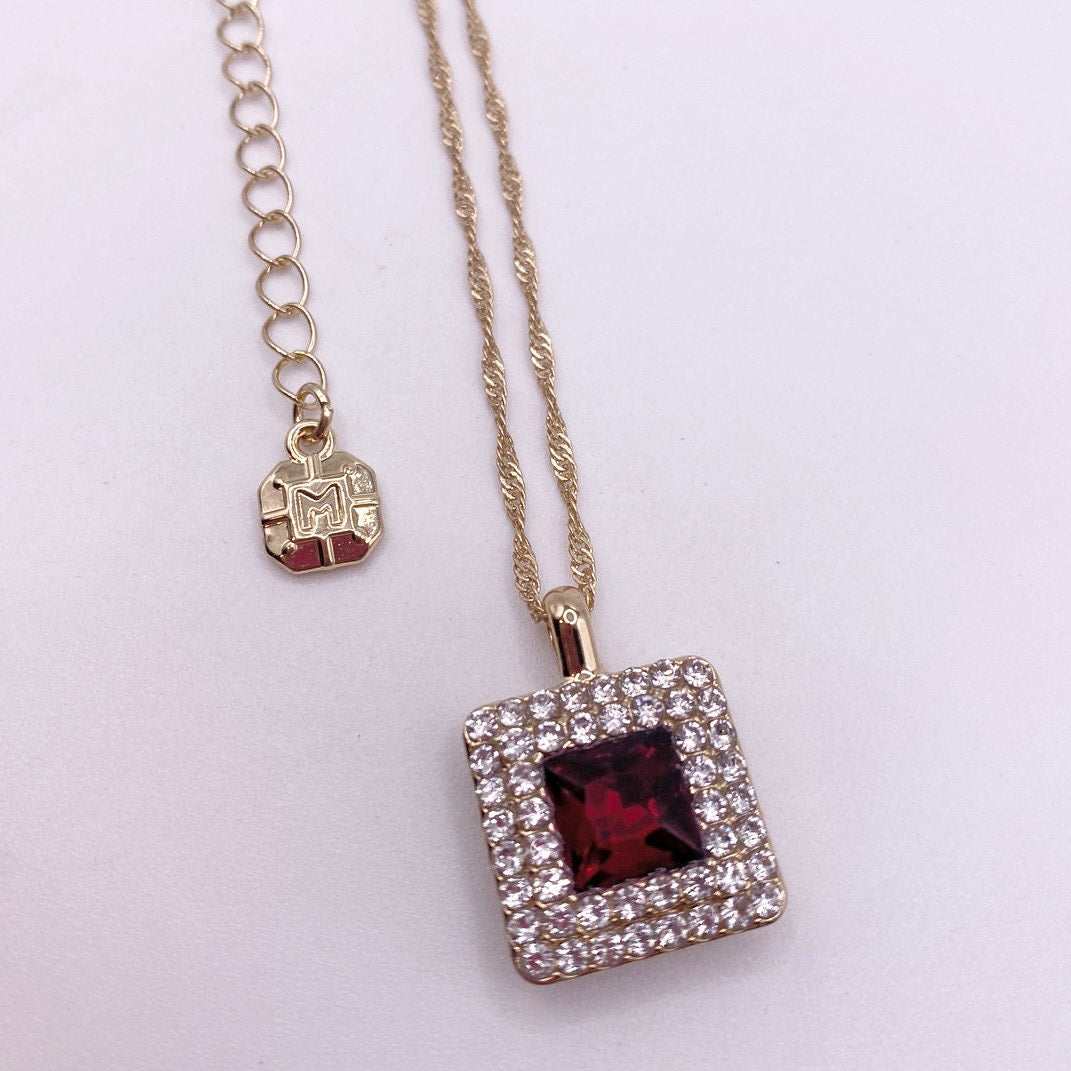 Vntg Monet Twisted Chain Necklace With Red and White Rhinestones 18” Adjustable