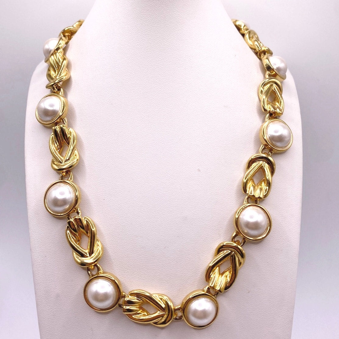 Anne Klein Vintage Faux Pearl Cabochon Gold Tone Necklace 16"