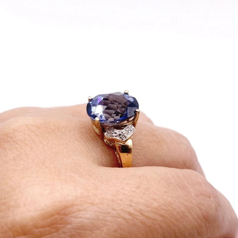 10k Gold With Topaz and Diamonds vintage Ring 7”