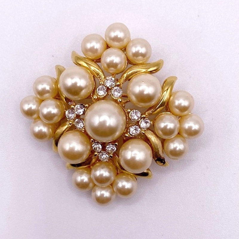 VNTG Richelieu Faux Pearls Brooch