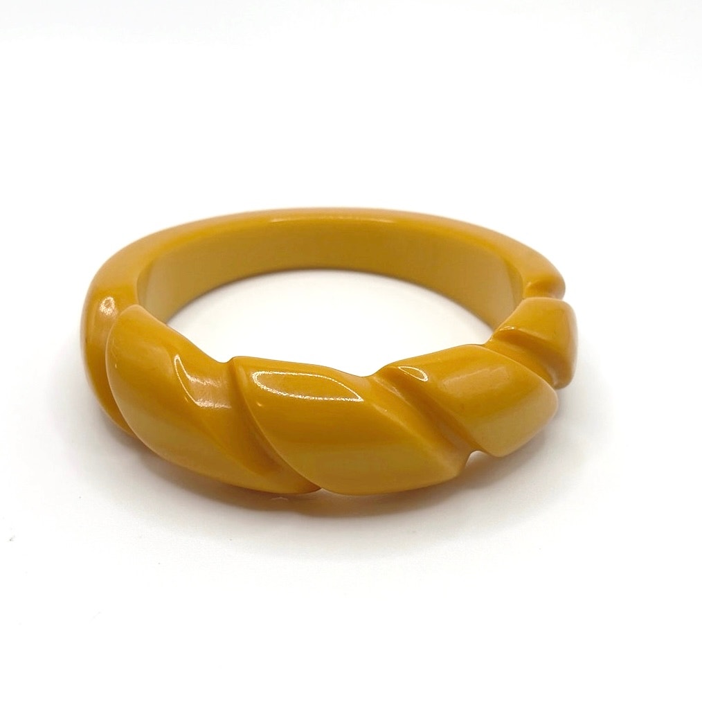 Vintage Mustard Bakelite Carved Bangle Bracelet 7"