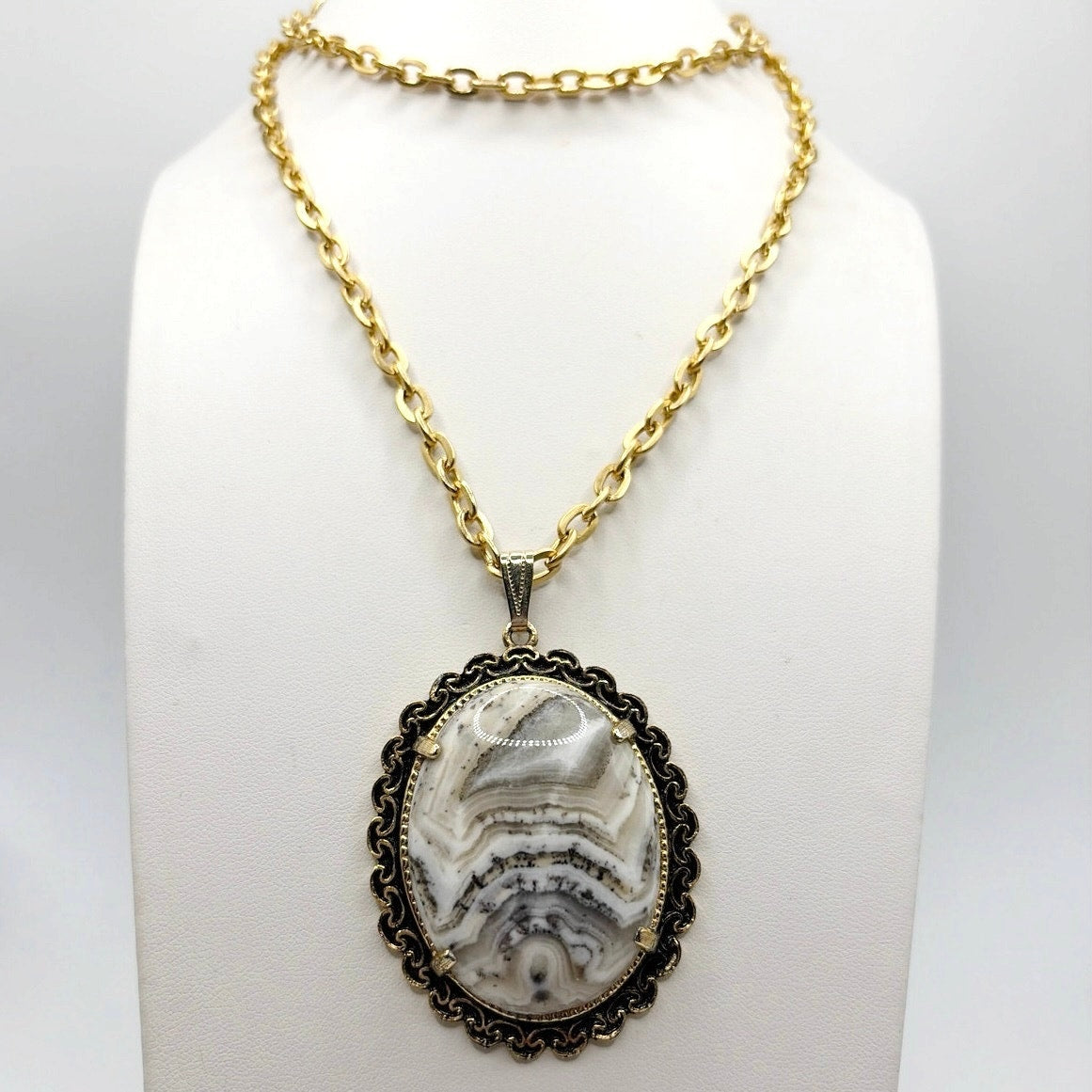 Vintage Necklace Agate Stone Pendant 24”