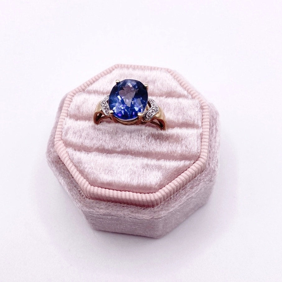 10k Gold With Topaz and Diamonds vintage Ring 7”