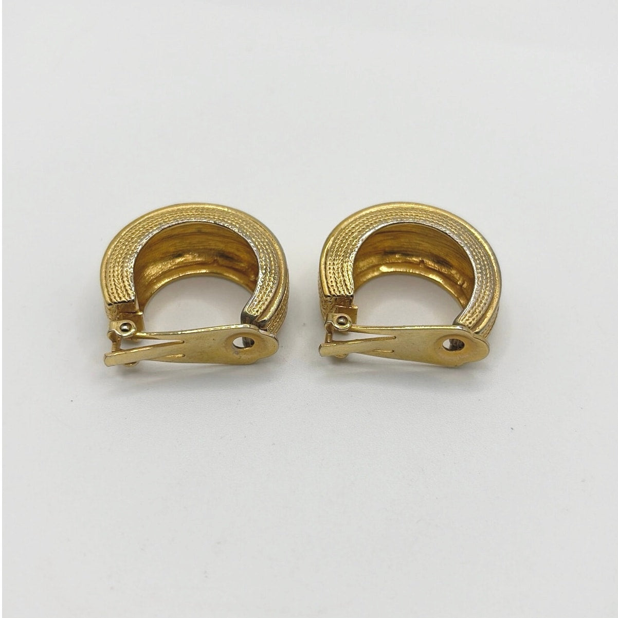 Retro Chunky Textured Half Hoop Gold Tone 3cm