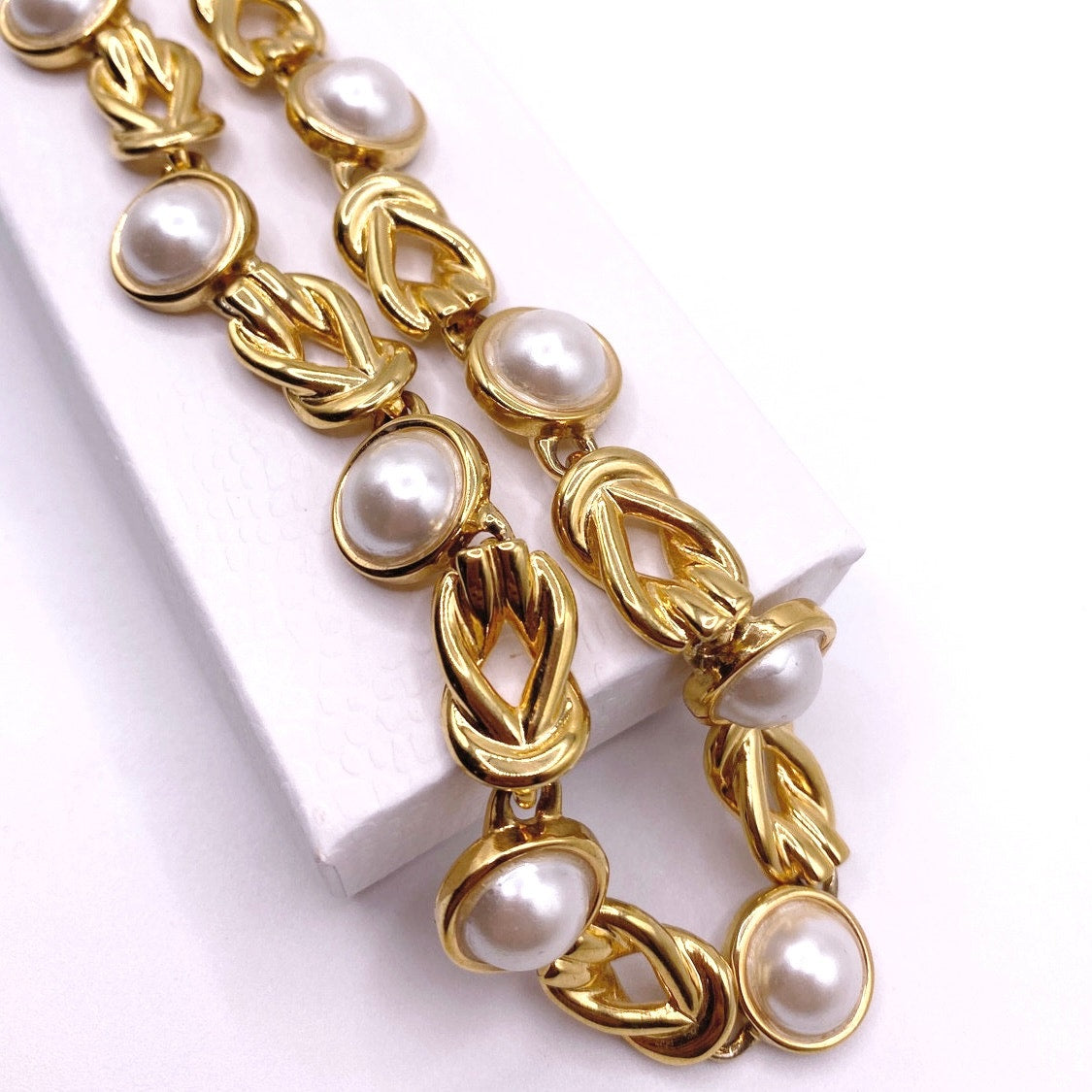 Anne Klein Vintage Faux Pearl Cabochon Gold Tone Necklace 16"