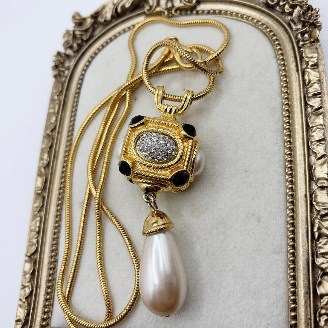 Vintage Unsigned Trifari Necklace Jewels of India Design 30” Long