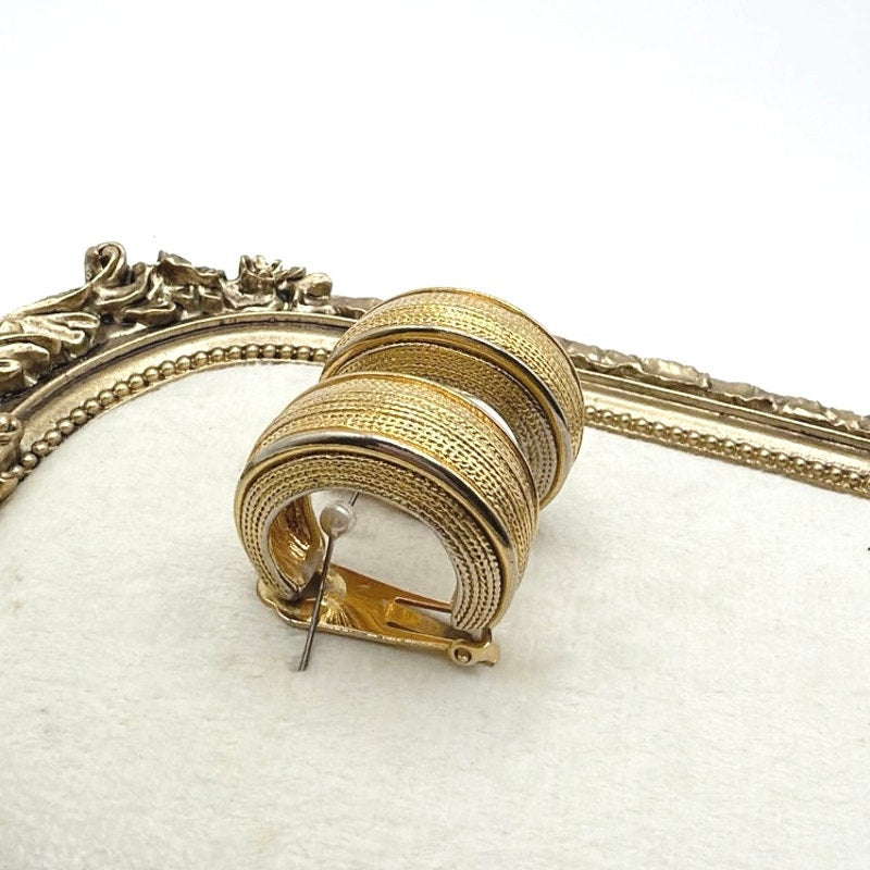 Retro Chunky Textured Half Hoop Gold Tone 3cm