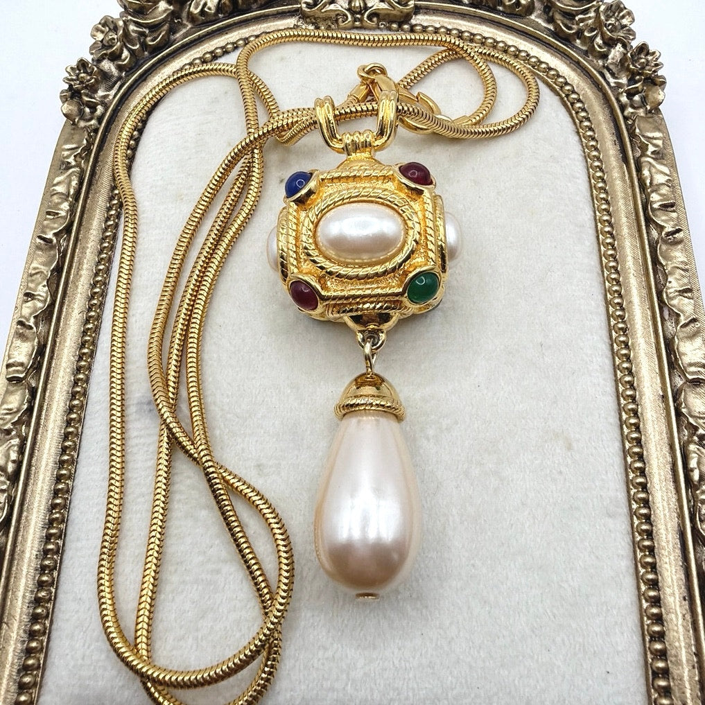 Vintage Unsigned Trifari Necklace Jewels of India Design 30” Long