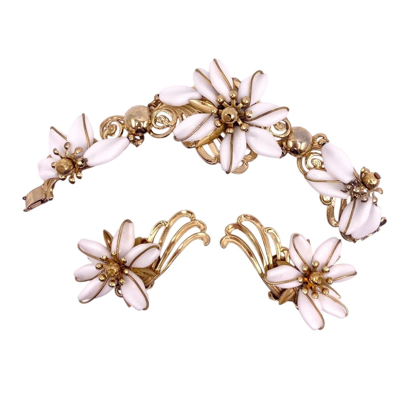 Napier White Resin Flower Bracelet 7” and Earrings Set