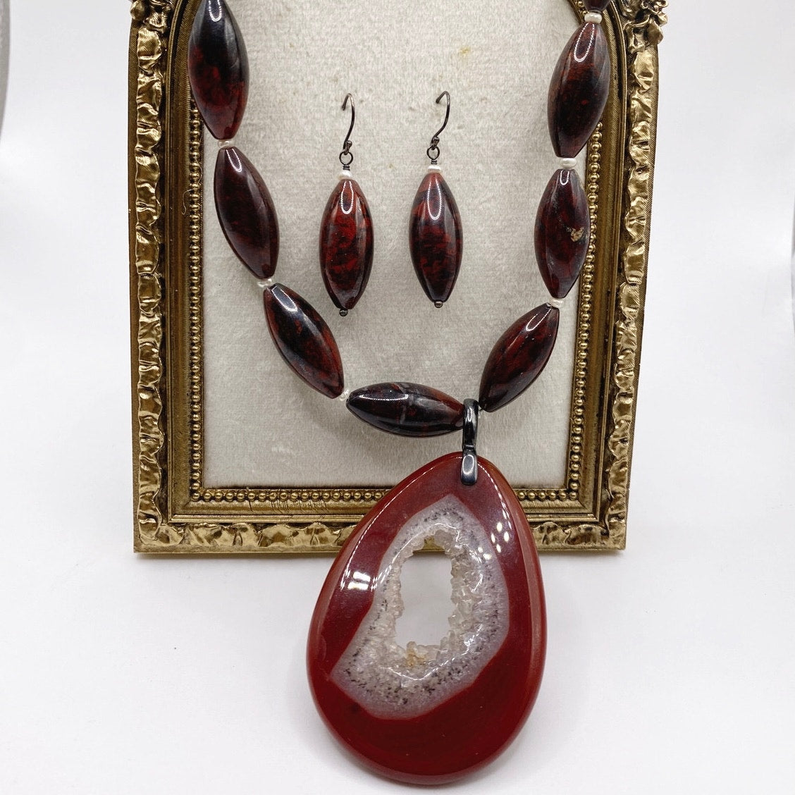 Vntg GSJ Red Agate Stones and Carnelian Clip Pendant Necklace and Earrings Set